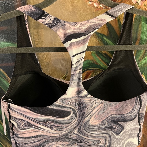 VICTORIA’S SECRET Racerback Sport Bra Onyx Marble medium support pink gray black - Picture 4 of 6